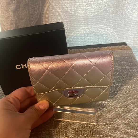 Chanel extremely RARE irresdescent rainbow purple green pink green & Silver 💕💕 - Picture 9 of 12